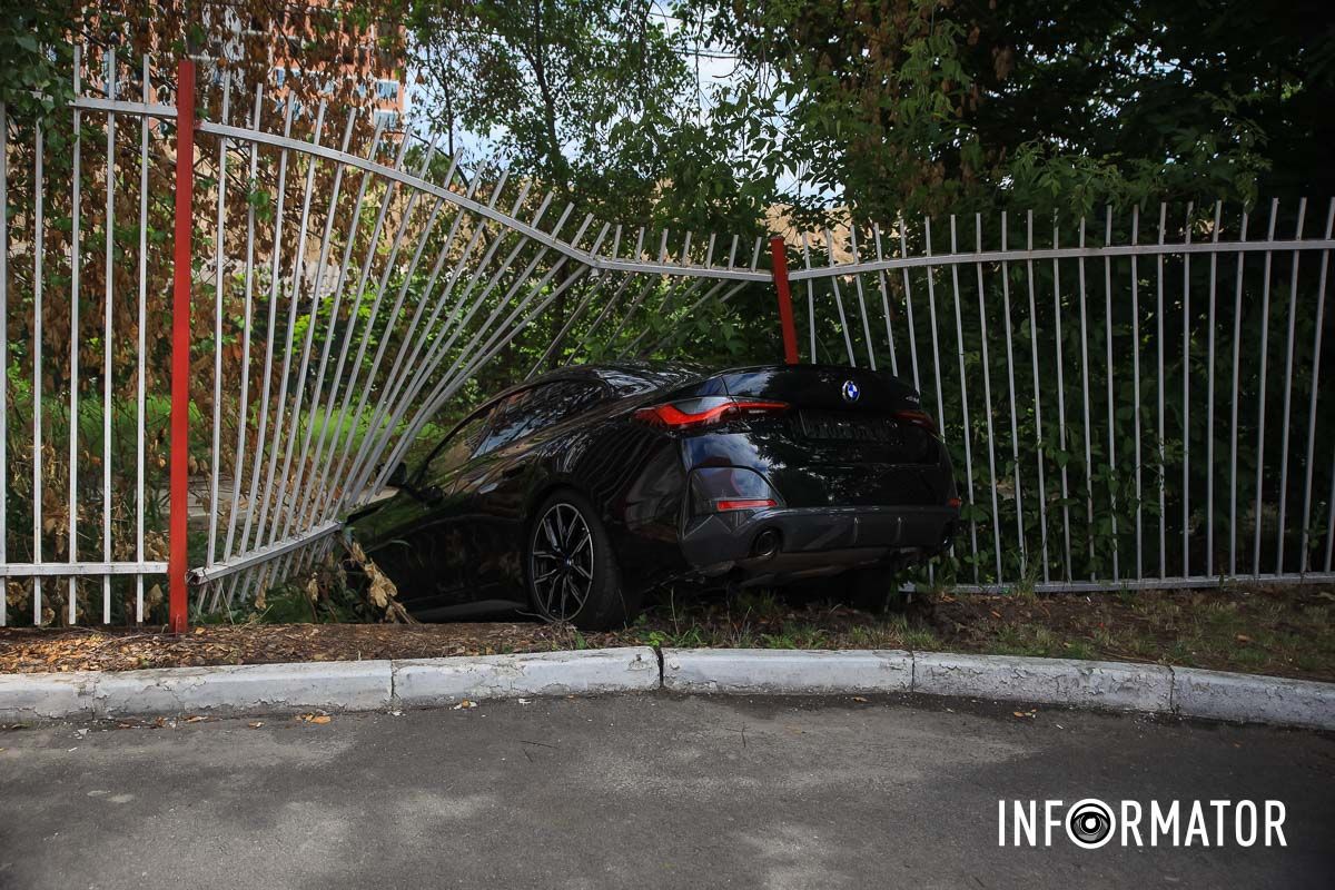 16 червня правоохоронці отримали інформацію про аварію на Набережній Перемоги 16 червня правоохоронці отримали інформацію про аварію на Набережній Перемоги