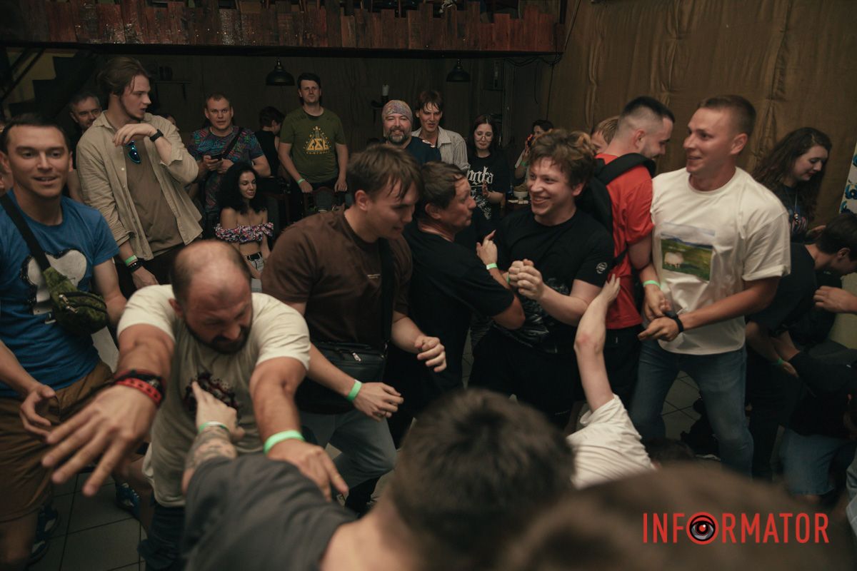 Слем може проходити і на невеличких майданчиках Слем може проходити і на невеличких майданчиках