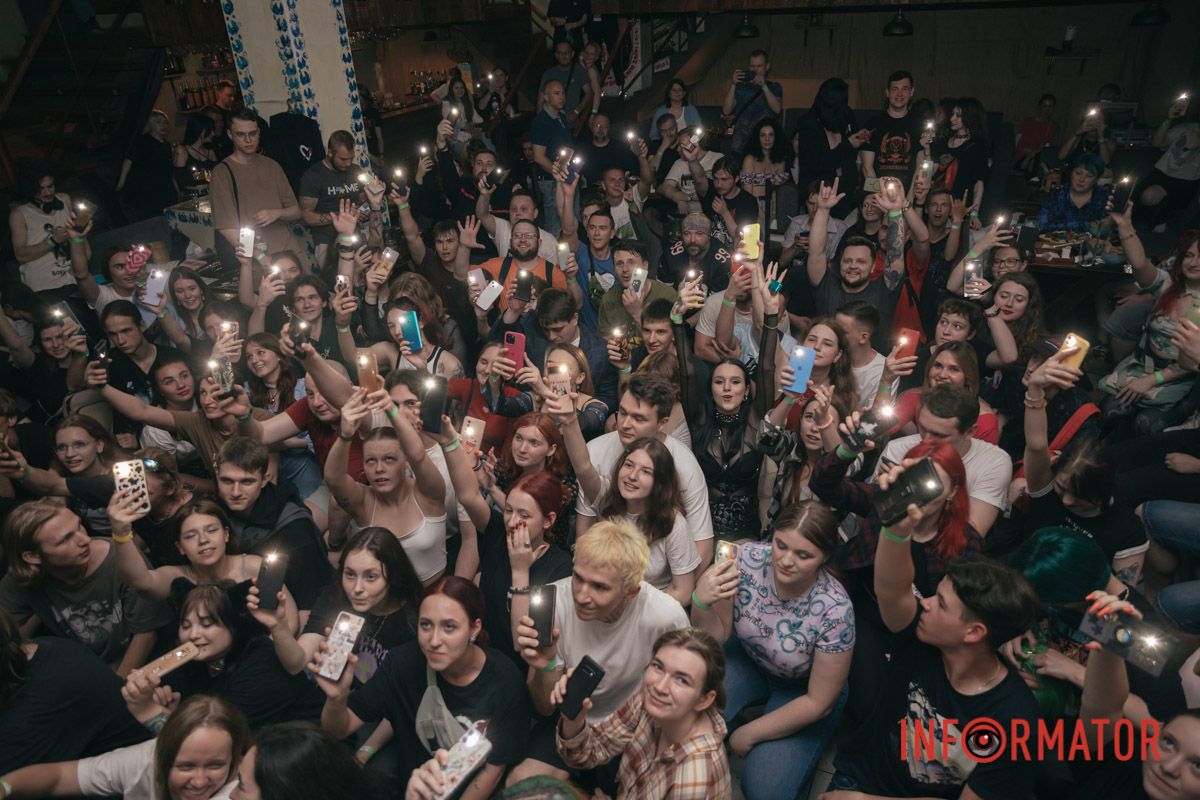 І в кіно тебе я кликав тільки на останній ряд І в кіно тебе я кликав тільки на останній ряд