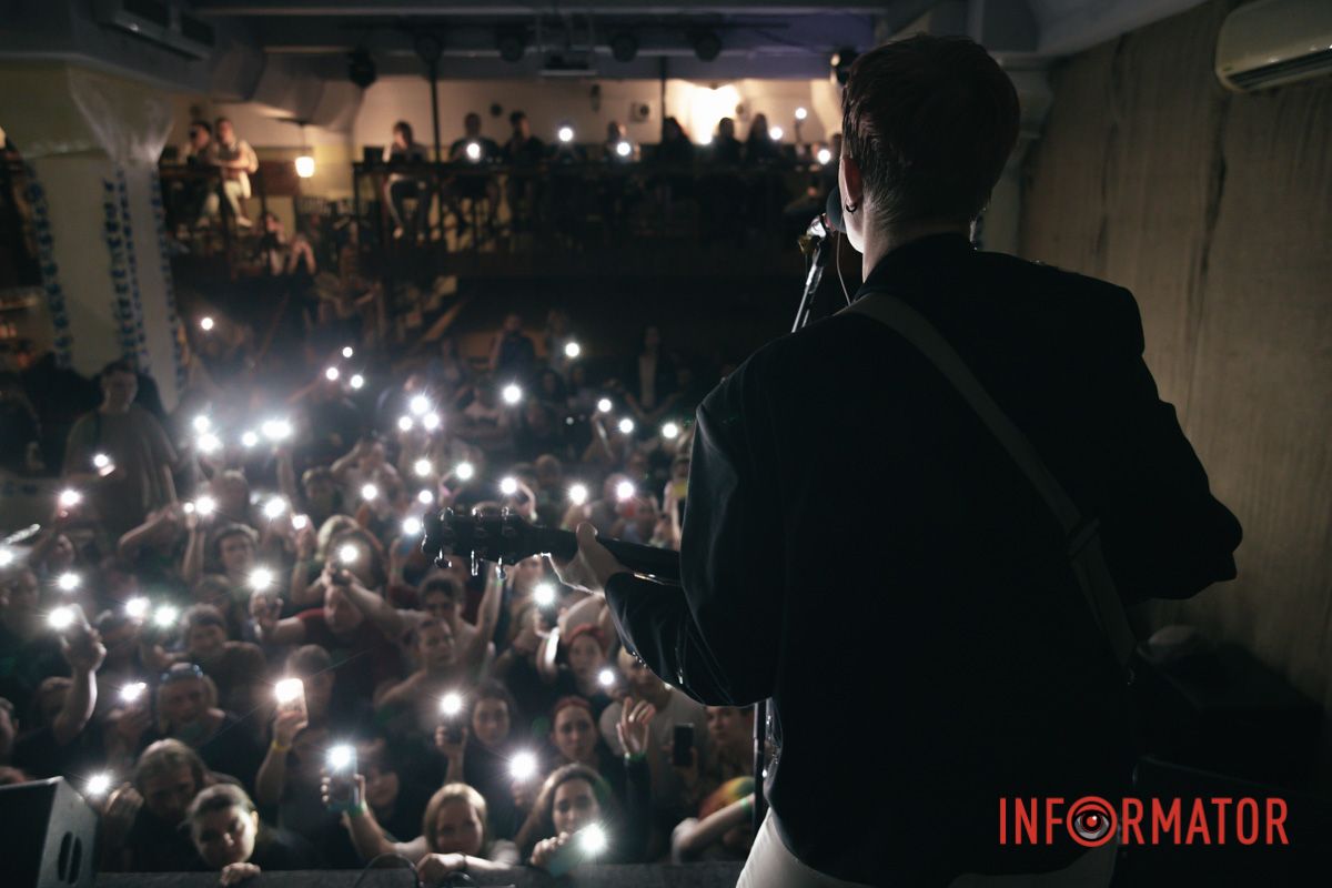 Я водив тебе у бари, ти вела мене за ніс Я водив тебе у бари, ти вела мене за ніс