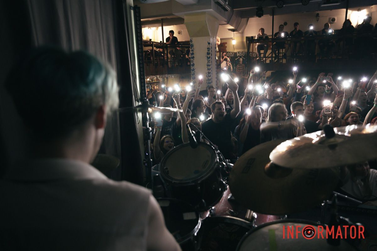 Ти зі мною ходиш завжди, і в моїх думках ти скрізь Ти зі мною ходиш завжди, і в моїх думках ти скрізь