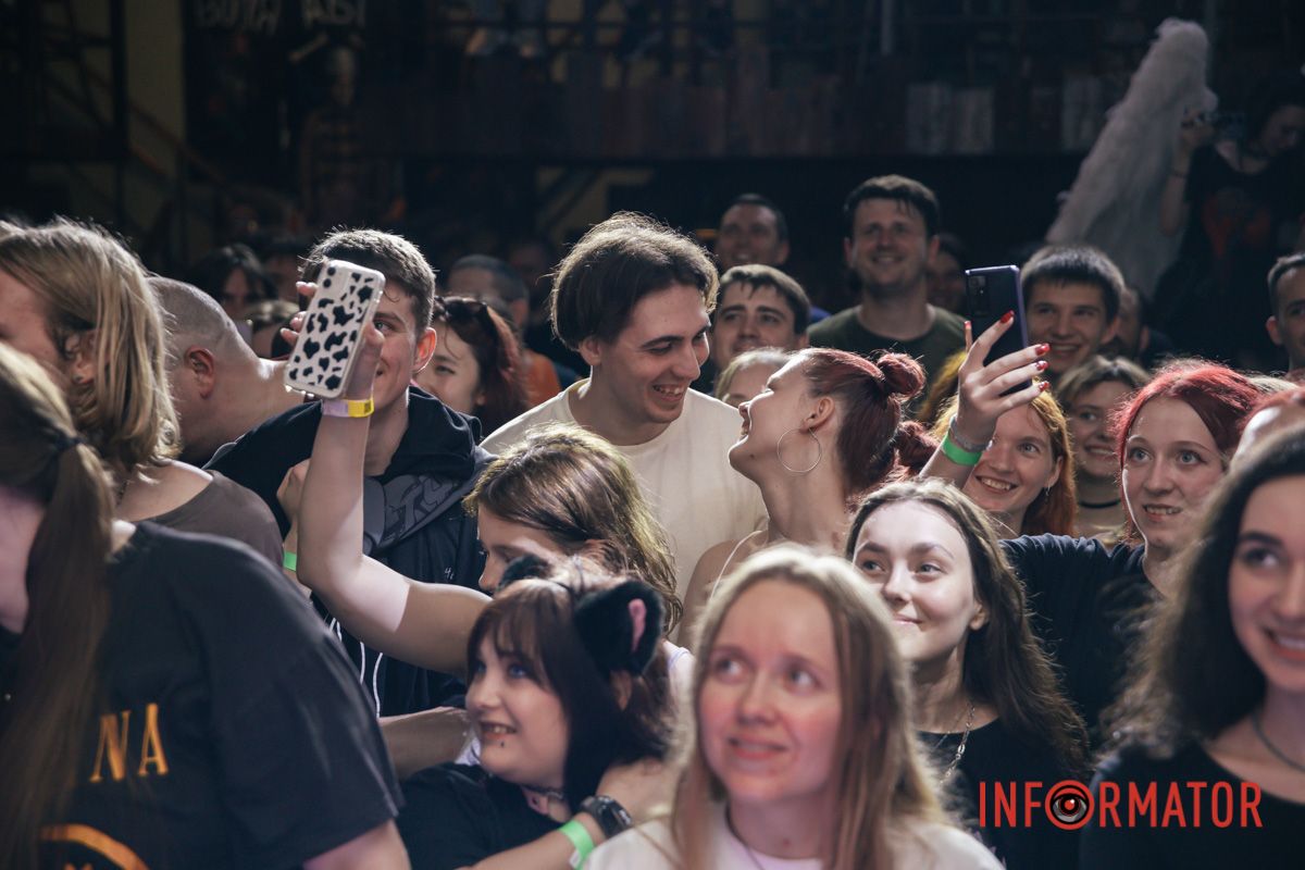 Ти дивилась мов собака, я казав: "Мяу-мяу! Кіс-кіс!" Ти дивилась мов собака, я казав: "Мяу-мяу! Кіс-кіс!"