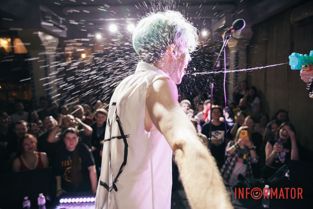 Коли я тебе вдихаю, відчуваю мов літаю Коли я тебе вдихаю, відчуваю мов літаю