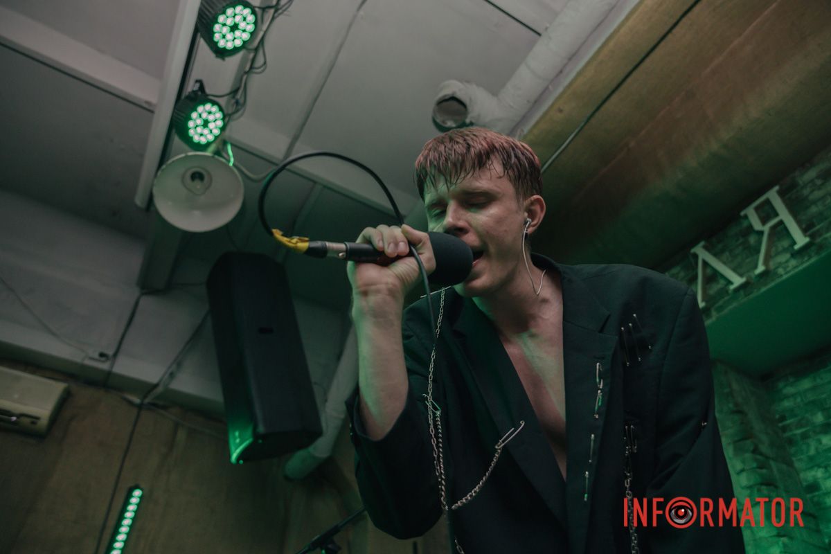 А мороз по моїй шкірі мовчки скаже, як люблю А мороз по моїй шкірі мовчки скаже, як люблю