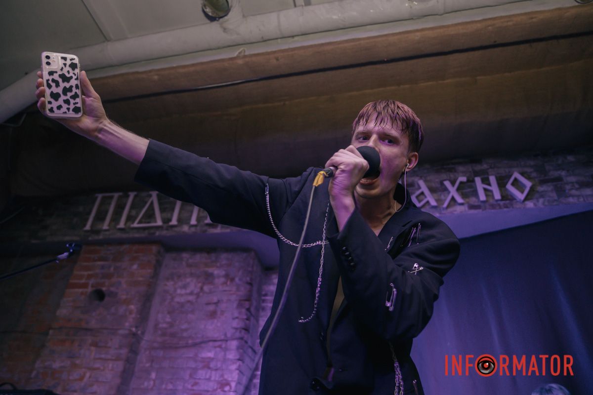 Через тебе феєрверки вибухають в голові Через тебе феєрверки вибухають в голові