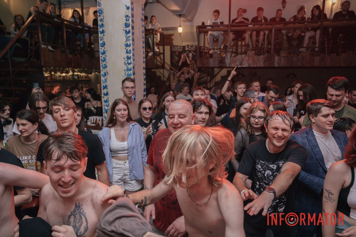 Як люблю, коли повітря перехоплює мені Як люблю, коли повітря перехоплює мені