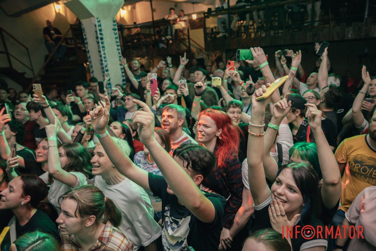 Чому дражниш моїх демонів і займаєш кожну з memories? Чому дражниш моїх демонів і займаєш кожну з memories?