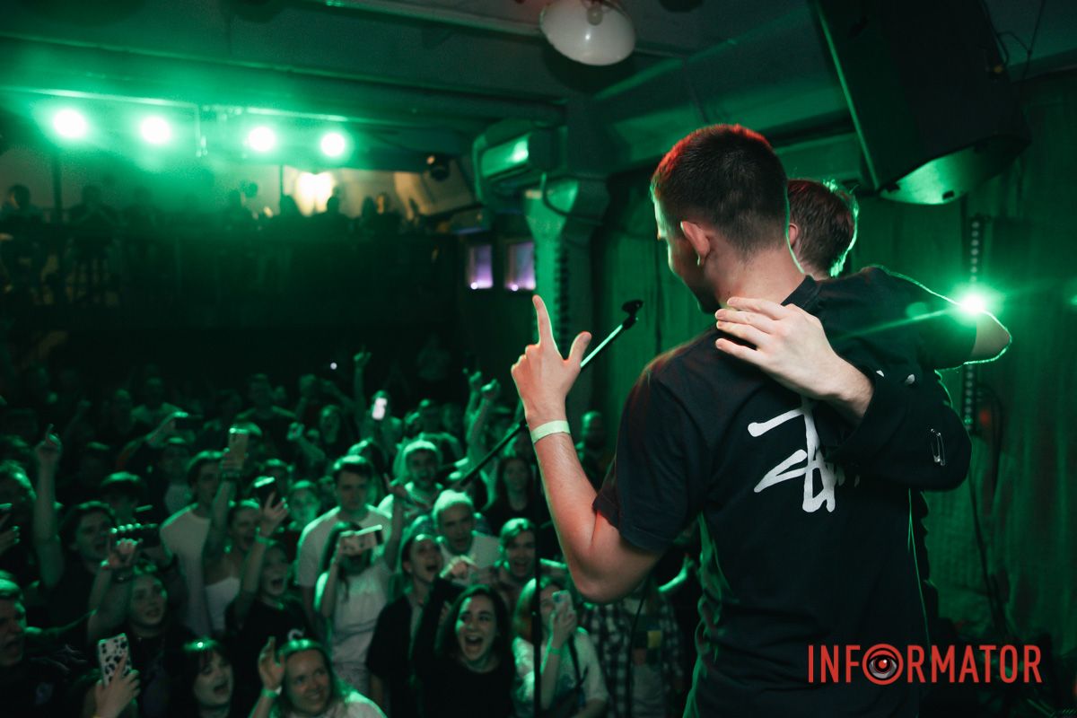 Коли я тебе вдихаю, відчуваю мов літаю Коли я тебе вдихаю, відчуваю мов літаю