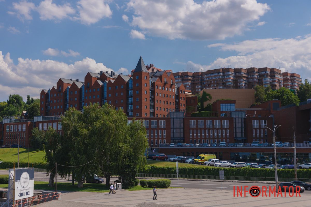 Враз з’явилася жар-птиця,