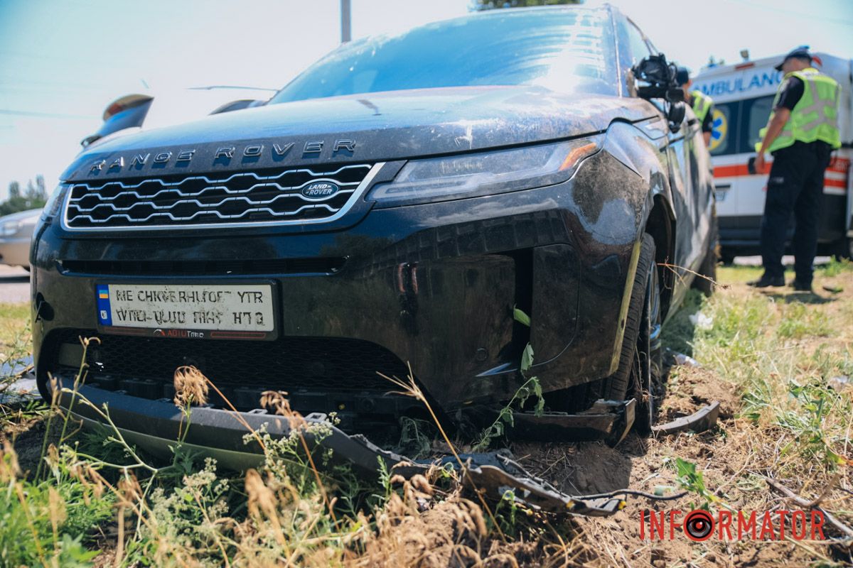 Близько 12:00 водій на Range Rover їхав зі сторони Буковинської по Курсантській