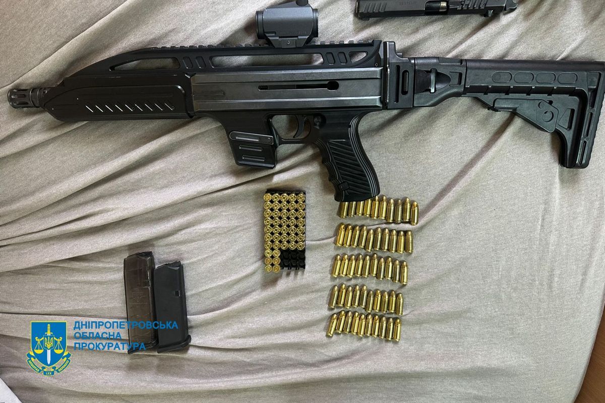 Трьом чоловікам повідомили про підозру за стрілянину та ножове поранення Трьом чоловікам повідомили про підозру за стрілянину та ножове поранення