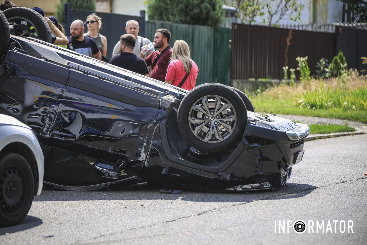 Перекинулась Toyota Rav4