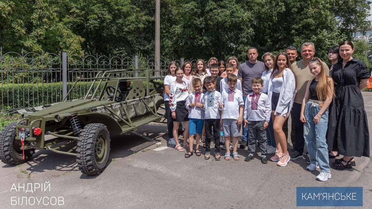 Средства собирали по всему городу: Каменское передало военным «Баги» на Харьковское направление