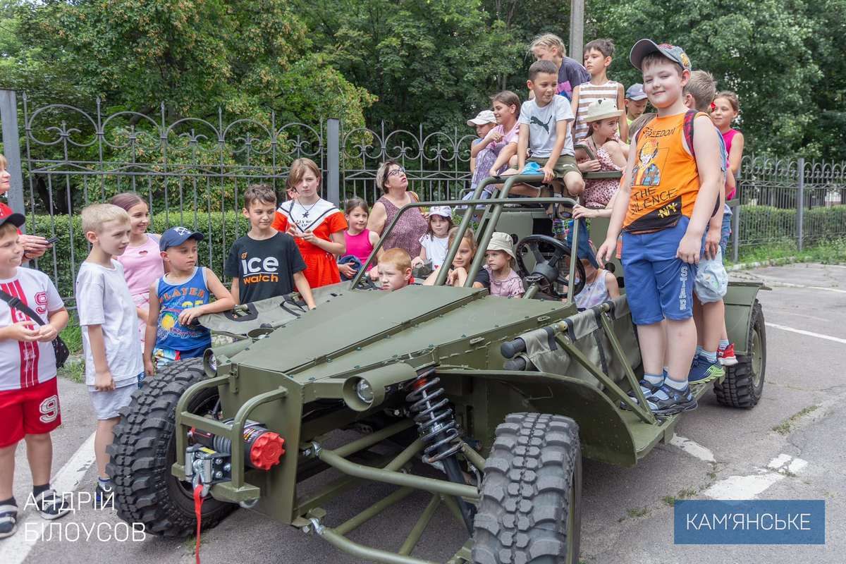 Кам'янське зібрало кошти на авто для воїнів Кам'янське зібрало кошти на авто для воїнів