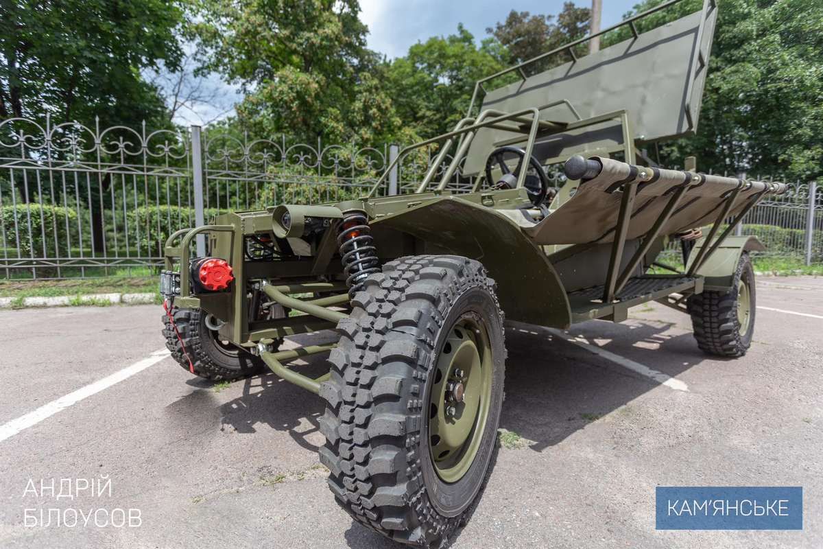 Він призначений для перевезення поранених бійців Він призначений для перевезення поранених бійців