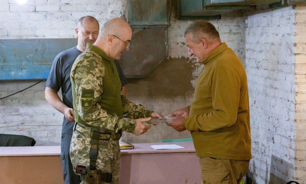 Вітаємо з нагородами Вітаємо з нагородами