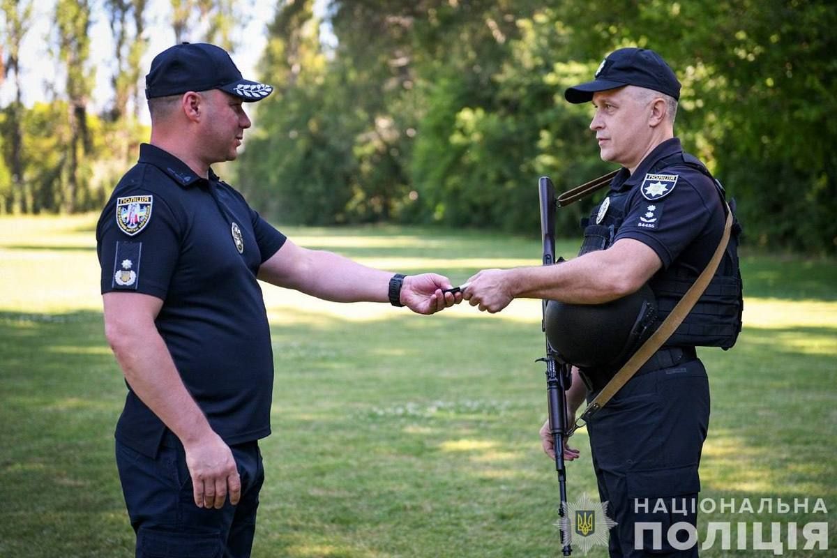 Он проверил работу подразделений