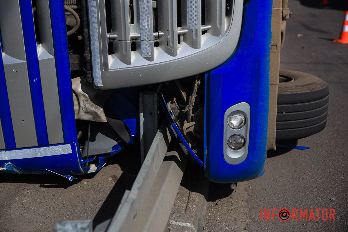 Водитель двигался по проспекту Ивана Мазепы и возвращал на проспект Сергея Нигояна Водитель двигался по проспекту Ивана Мазепы и возвращал на проспект Сергея Нигояна