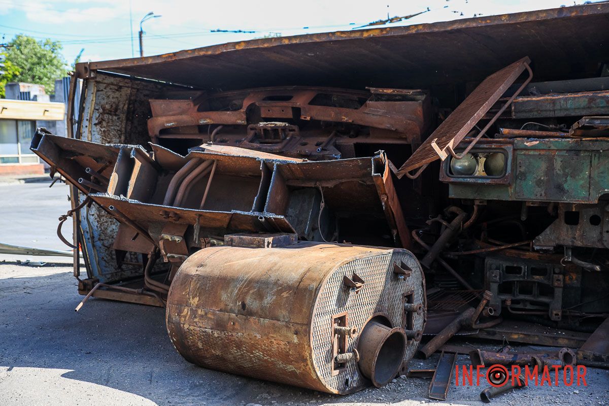 Машину в повороте перегнуло через груз Машину в повороте перегнуло через груз