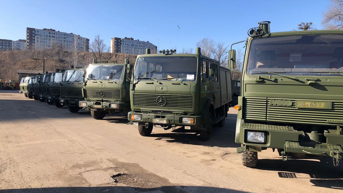 "Інтерпайп" передав військовим 227 автівок: пікапи, бронетехніку, вантажівки