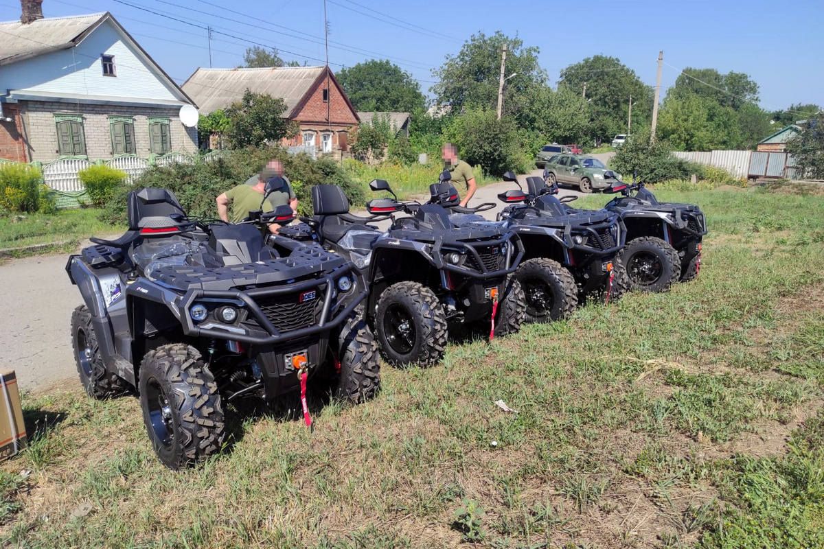 Автомобілі закуповуються в Європі, в Україні проходять повний техогляд та частково перебудовуються під потреби військових Автомобілі закуповуються в Європі, в Україні проходять повний техогляд та частково перебудовуються під потреби військових