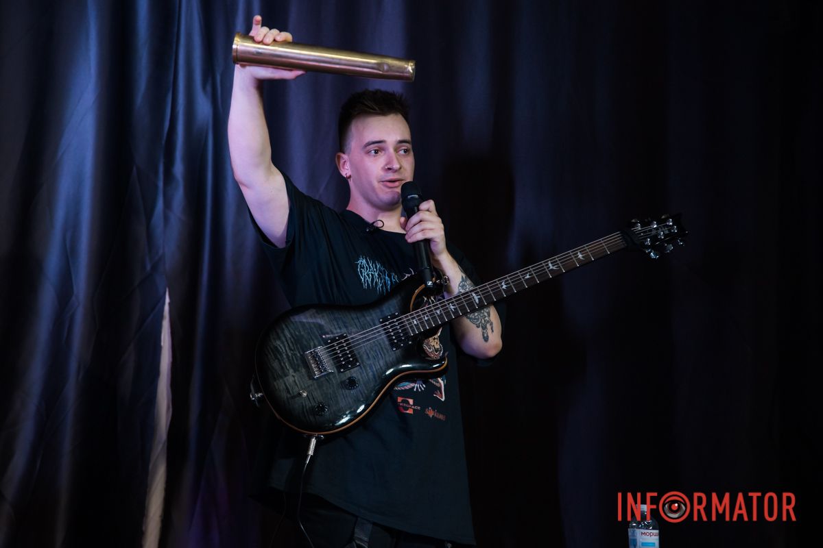 Я не можу заглушити ці крики... 