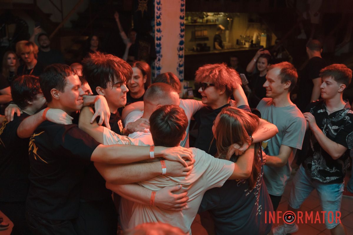 Я без сил... Мені здається, Що я вже здався...