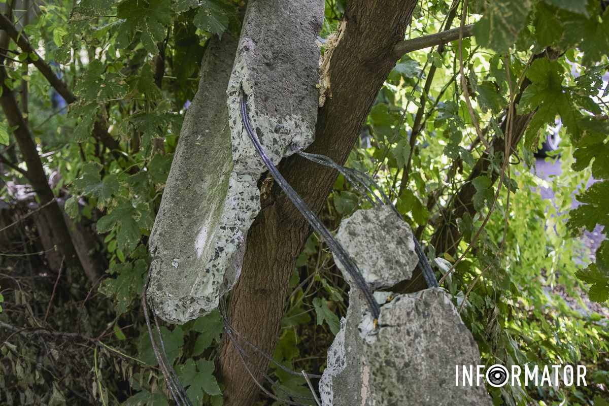 раздробило столб