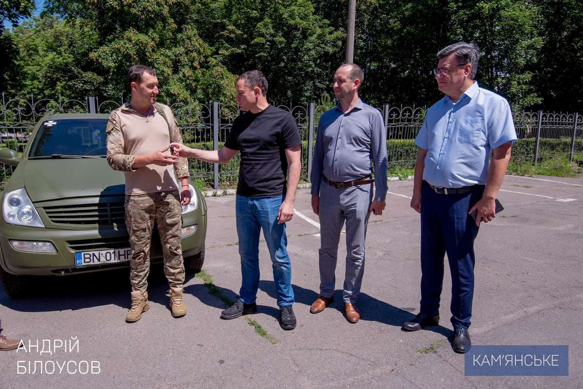 Защитникам из Каменского передали транспортное средство Защитникам из Каменского передали транспортное средство