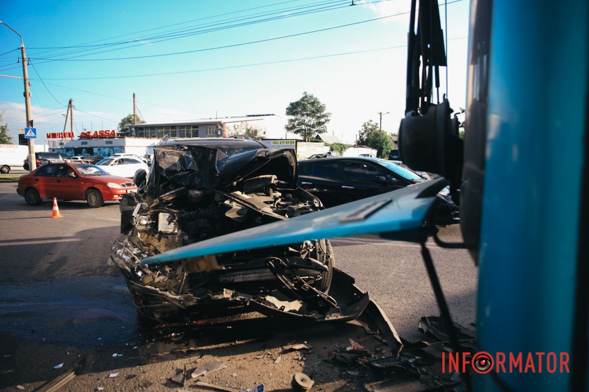 На цій ділянці ускладнений рух транспорту