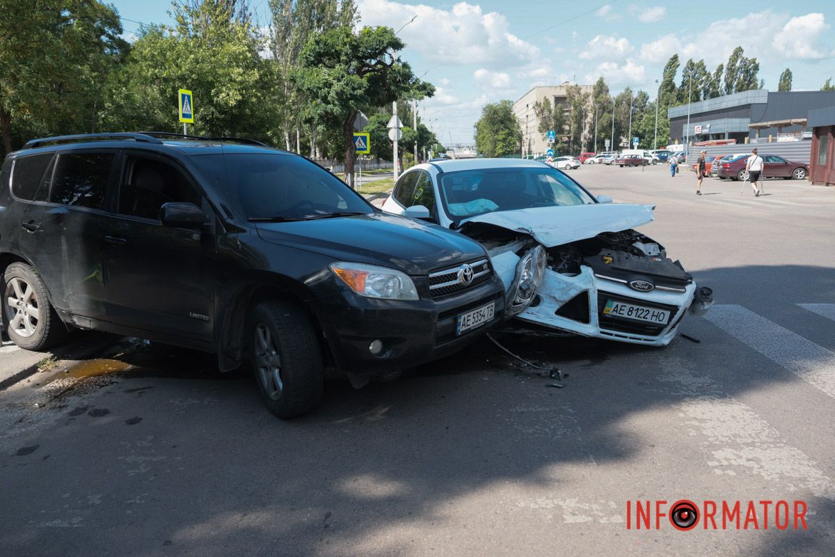 Зіштовхнулися Toyota та Ford. 
