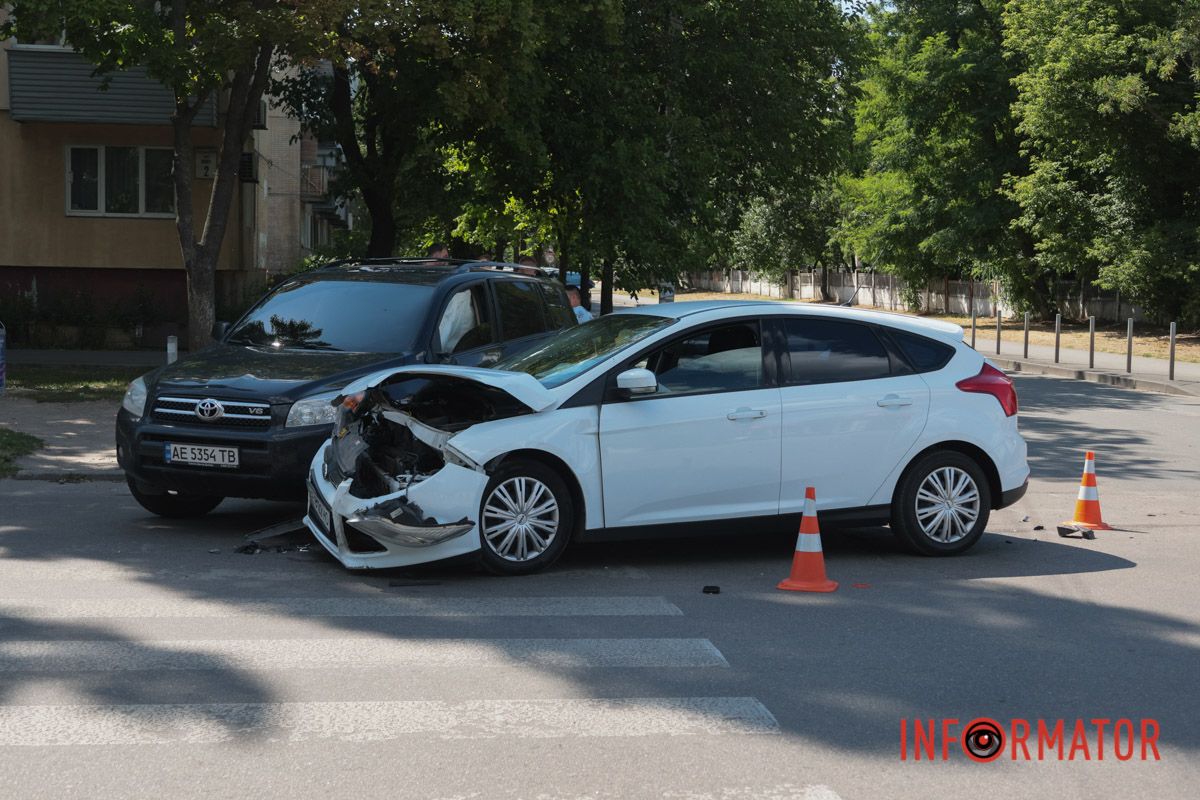 Зайнята права смуга по Калнишевського в напрямку ПК "Металург"