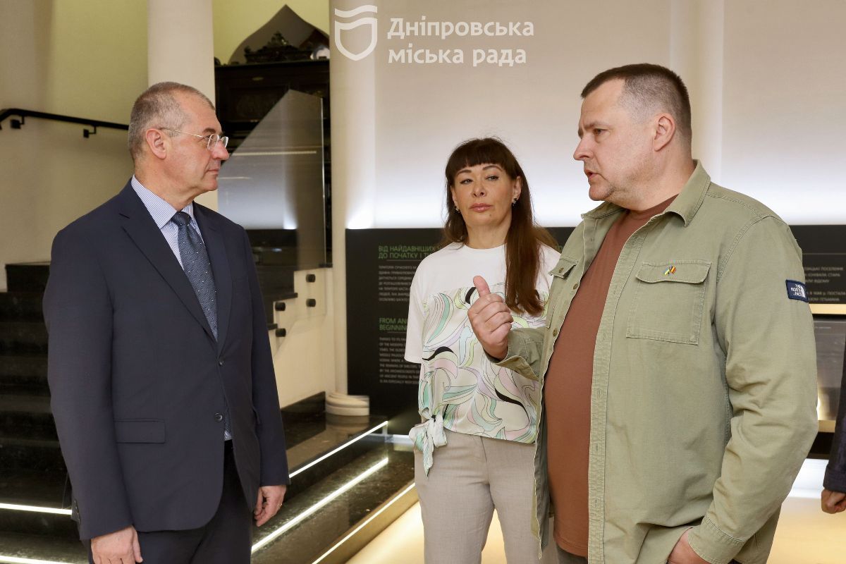 Это первый визит дипломата в город