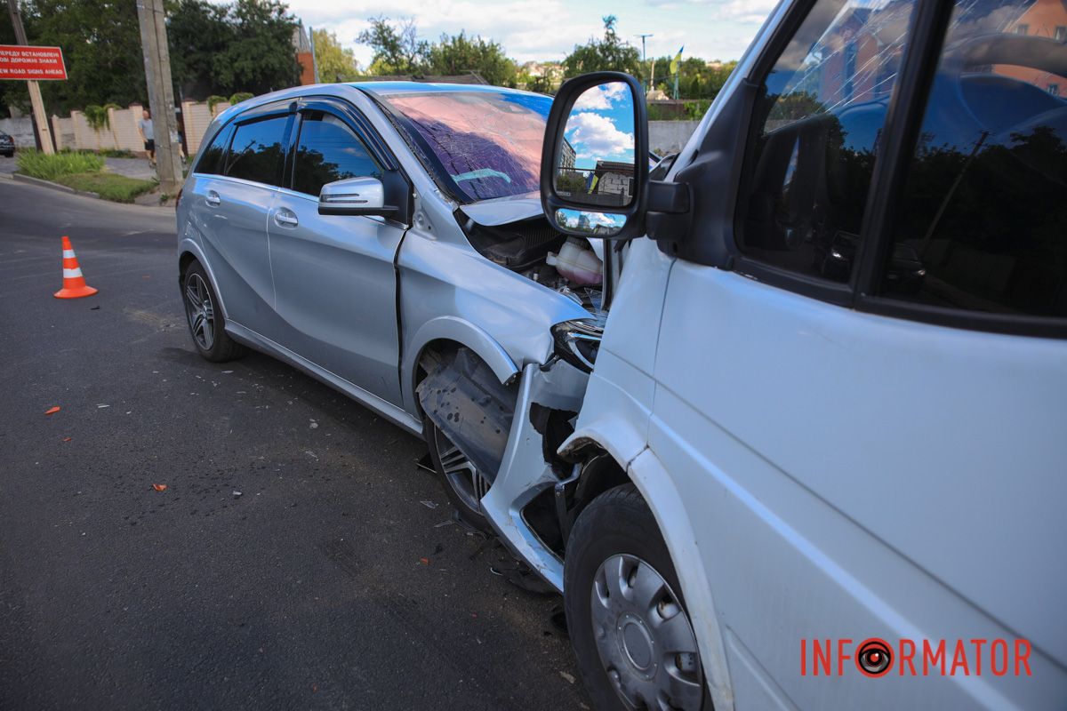 Водійку Mercedes та водія Ford доставили до лікарні