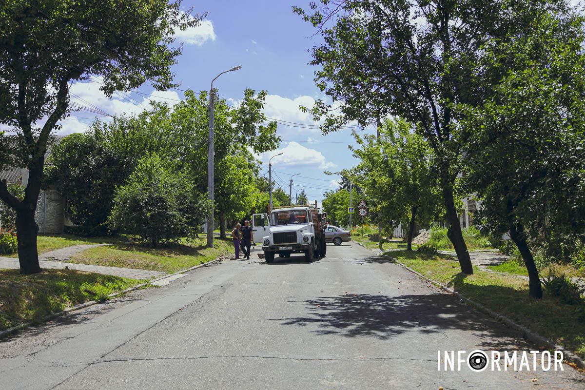 Станом на 14:30 на місці події працюють патрульні та слідчий з ДТП