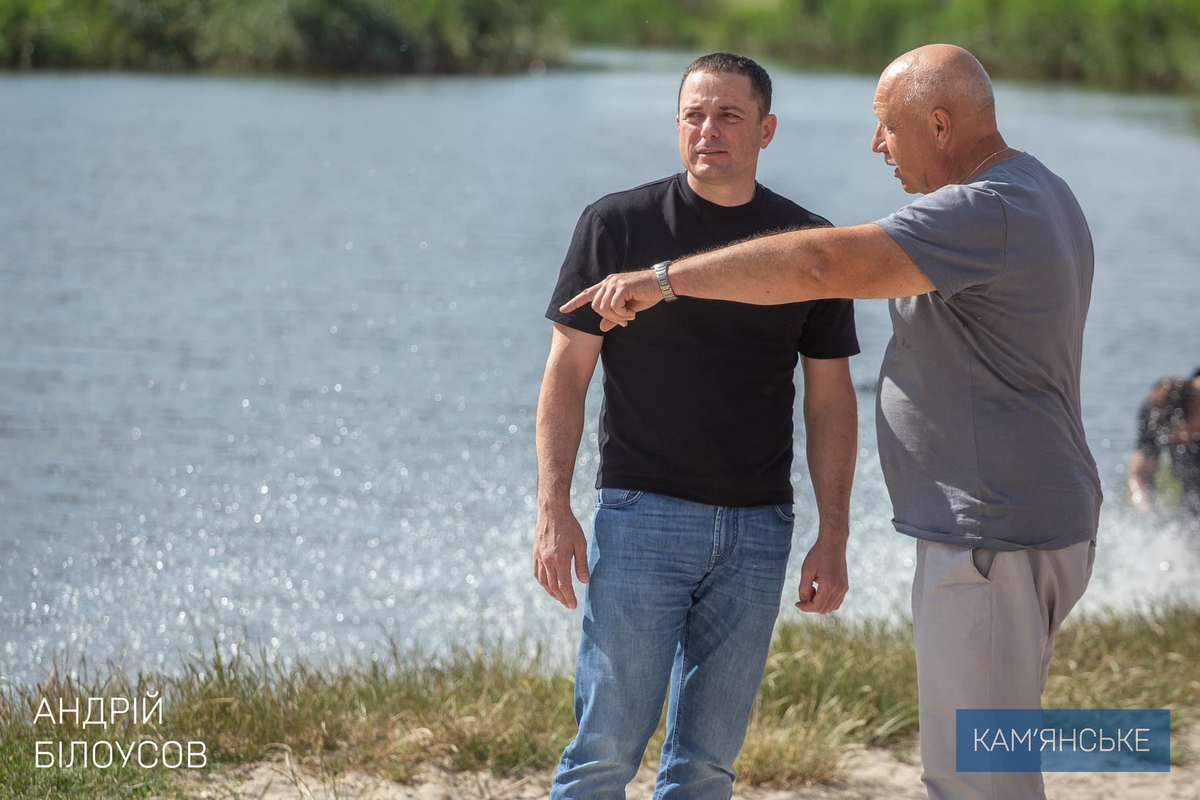 Расчистили водоем, завезли песок, установили спортивную площадку
