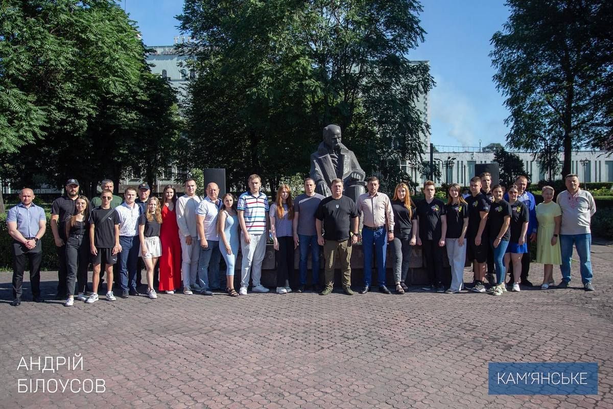 Влада, правоохоронці, молодь