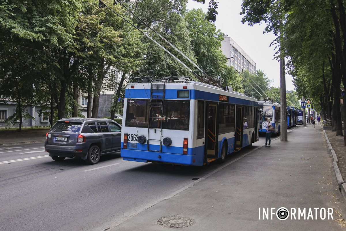 Тролейбуси не можуть проїхати