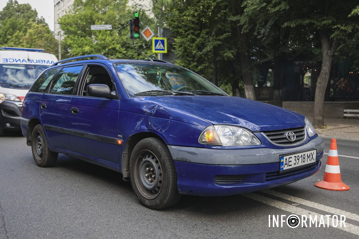 Автівки займають дві полоси