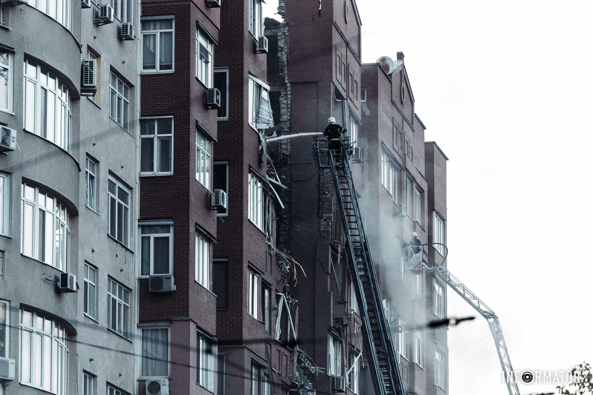 Україна вистоїть