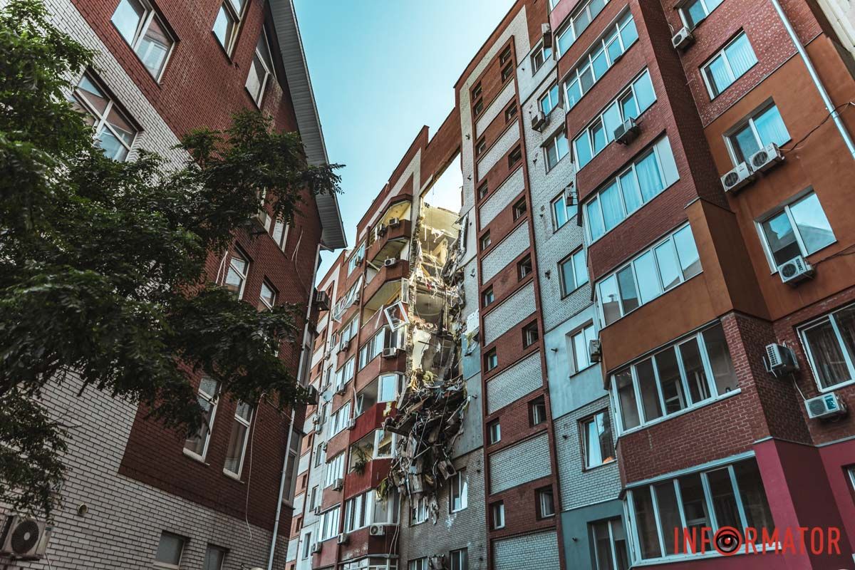 28 червня, близько 18:30, ворог завдав удару по багатоповерхівці у Дніпрі 28 червня, близько 18:30, ворог завдав удару по багатоповерхівці у Дніпрі