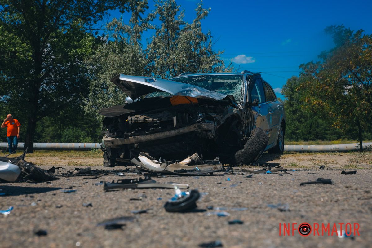 На місці працюють поліцейські, медики та слідчий з ДТП