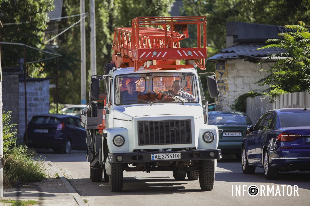 На місті ракетної атаки працюють комунальні служби