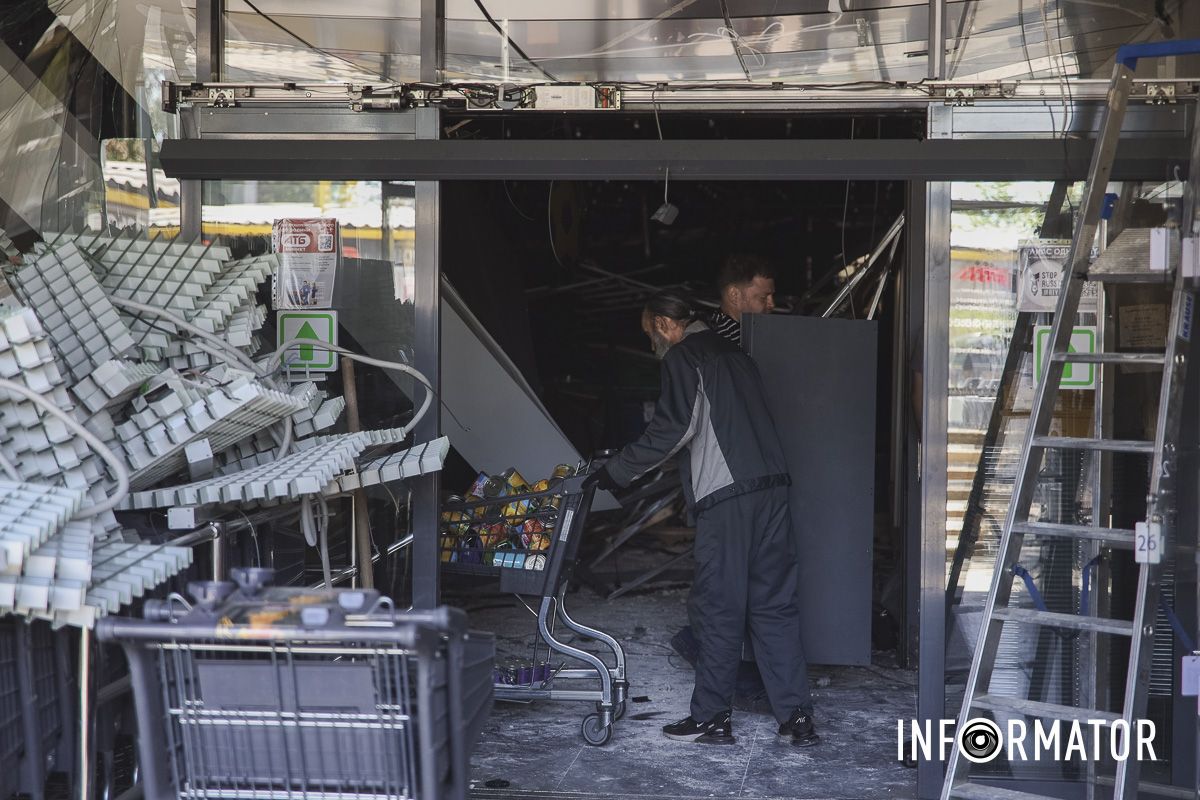 Внаслідок події ніхто з працівників магазину не постраждав