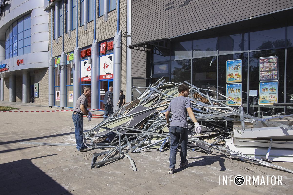 Також пошкоджені системи кондиціонування, торговельне обладнання в прикасовій зоні