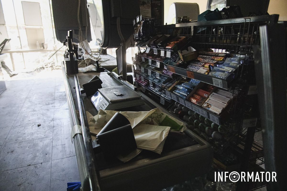 Поблизу кас 