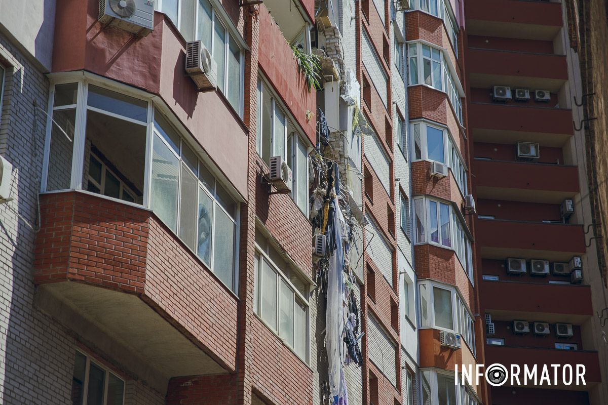 Допомагає єдина на всю Україну пожежна драбина, яка дістає до 18 поверху