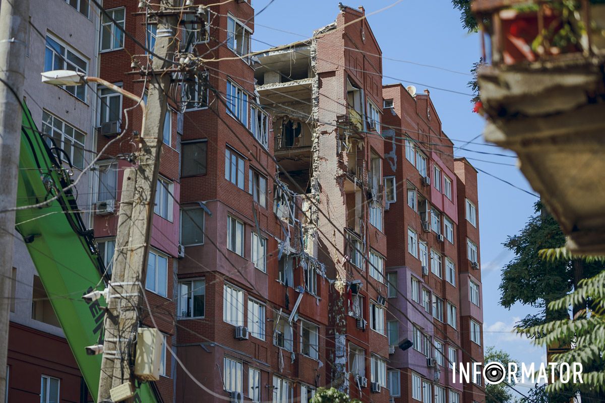 Мешканці будинку, в який влучила ракета, мають можливість відвідати своє житло на досить короткий час