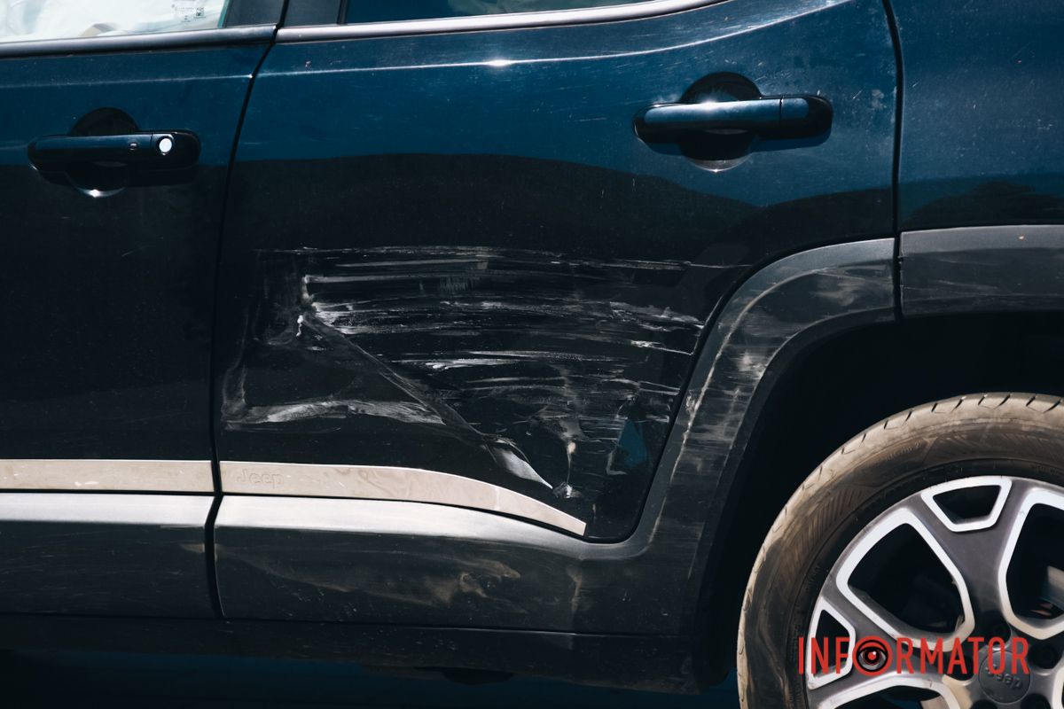 Водій Jeep їхав на "червоний"