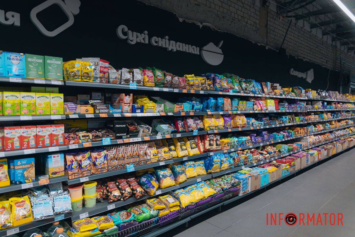 Полиці з товарами 